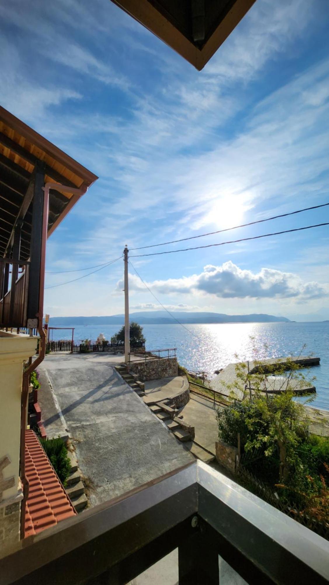Gianni'S Apartment By The Sea Ammouliani Exterior photo